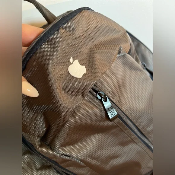 Basecamp gray nylon backpack Apple logo laptop work travel pockets school - Picture 13 of 16